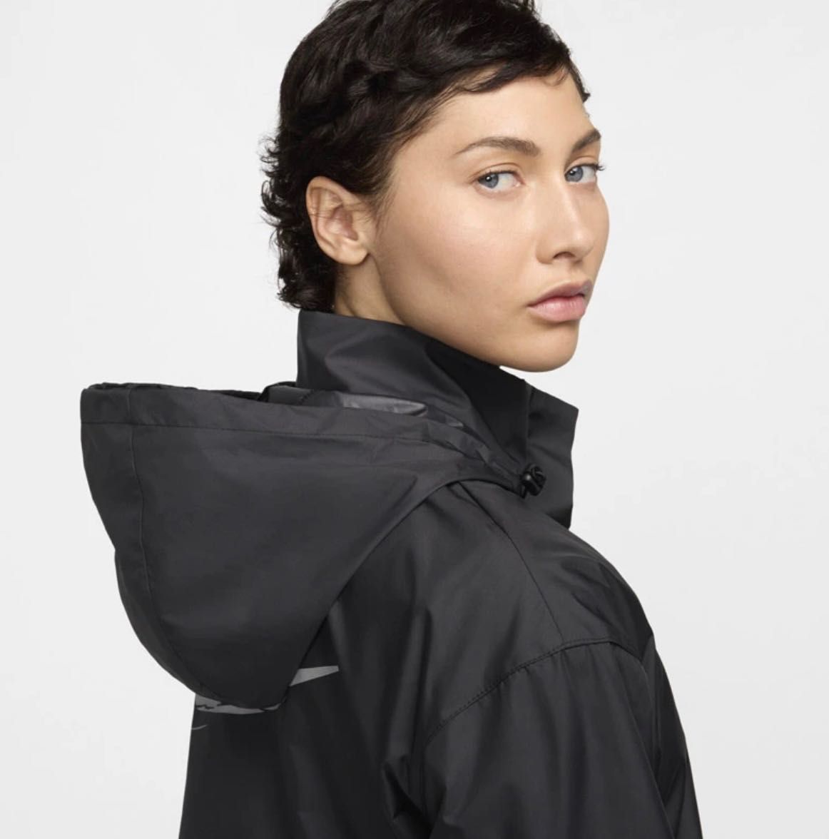 nike дамска ветровка нова с етикет