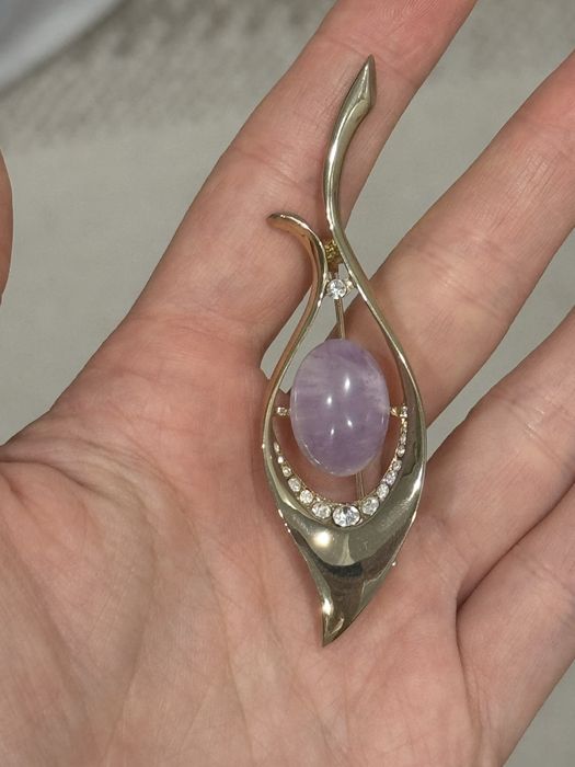 Винтажная позолоченная брошь с крупным аметистом