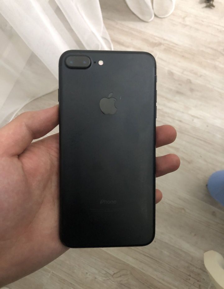 Продам iPhone 7 plus