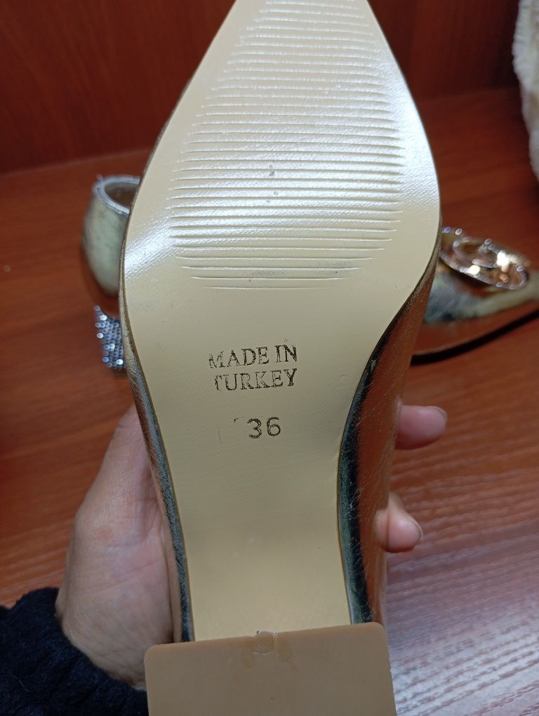 Продам женский туфли