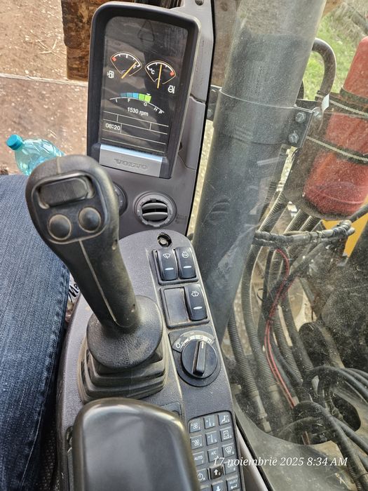 Excavator volvo ECR 235