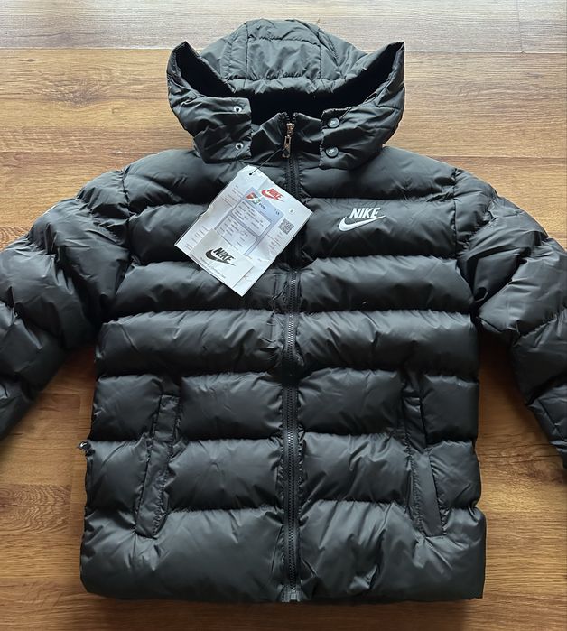 Мъжко,черно,зимно яке Nike с бродирано лого и сваляща се качулка