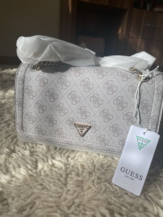 Дамска чанта Guess