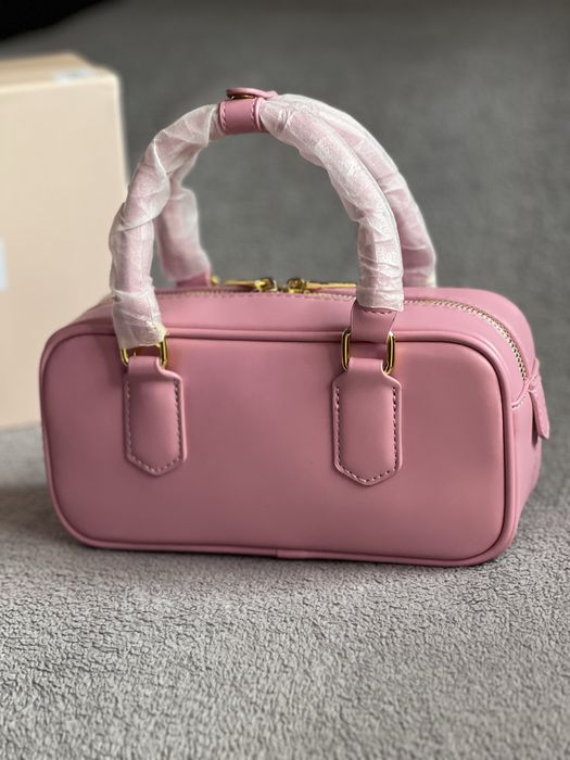 Розова чанта Miu Miu