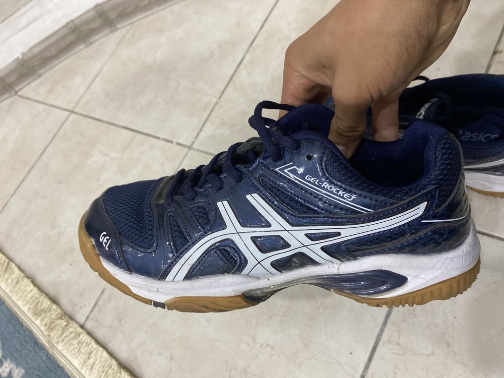 кросовка asics