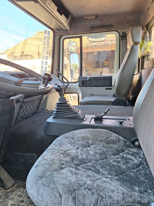 Продавам товарен камион  Volvo FLC