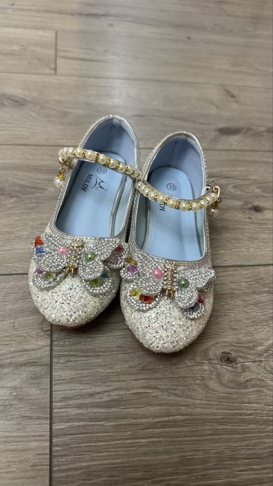 продам детские туфли