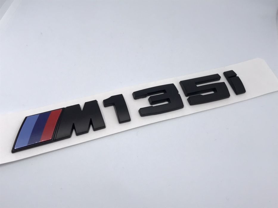 Emblema BMW M135i negru