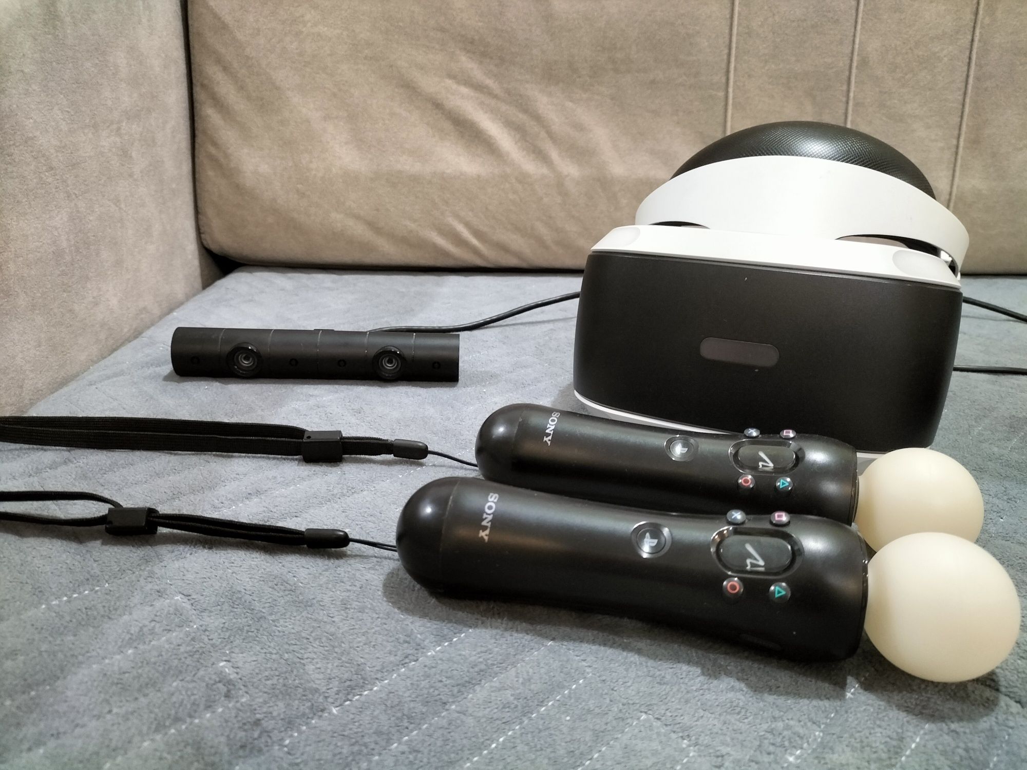 PS4 SLIM на 1 терабай много игр сумка зарядная станция также есть руль