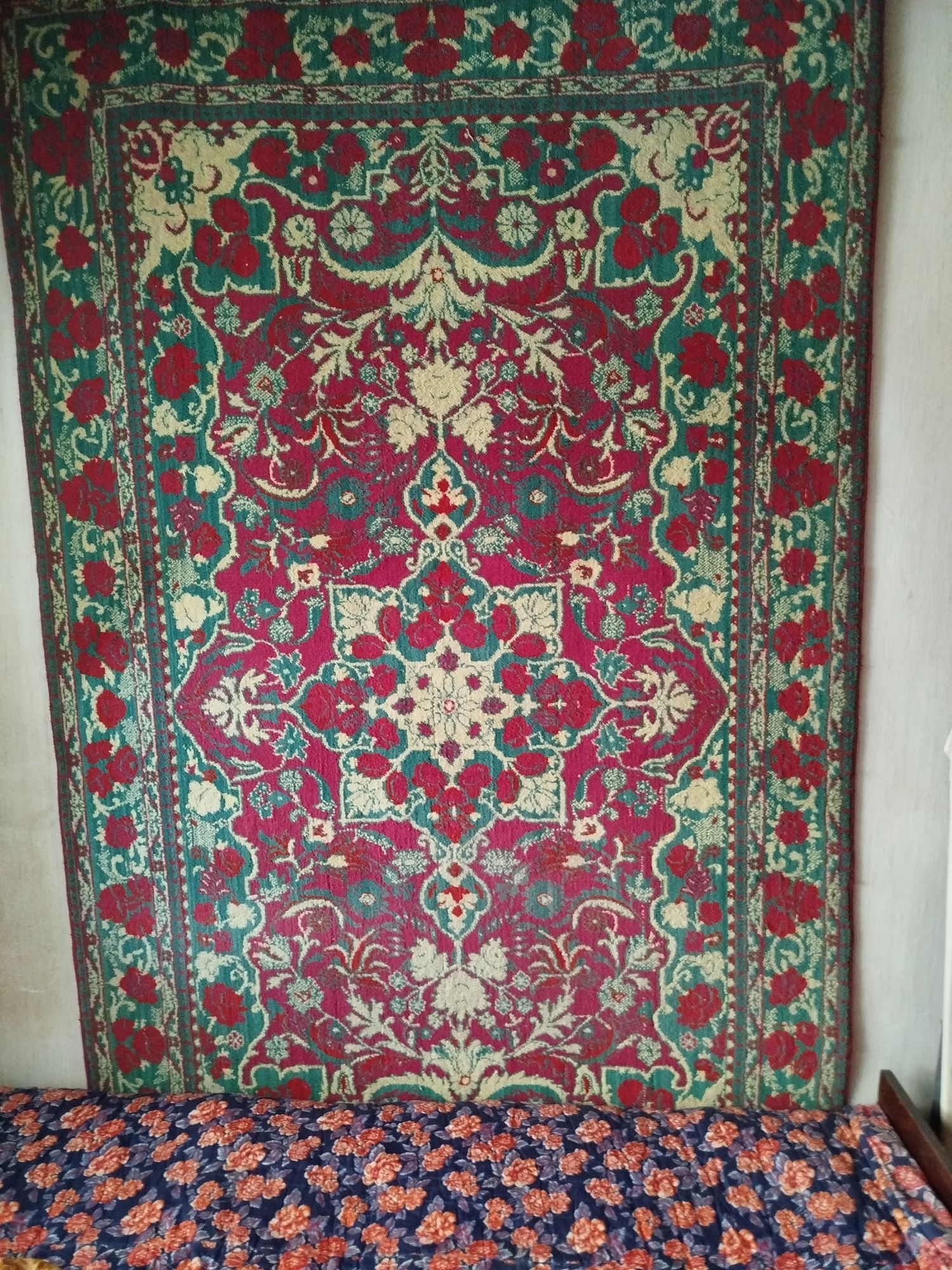 Продаю ковры настенные