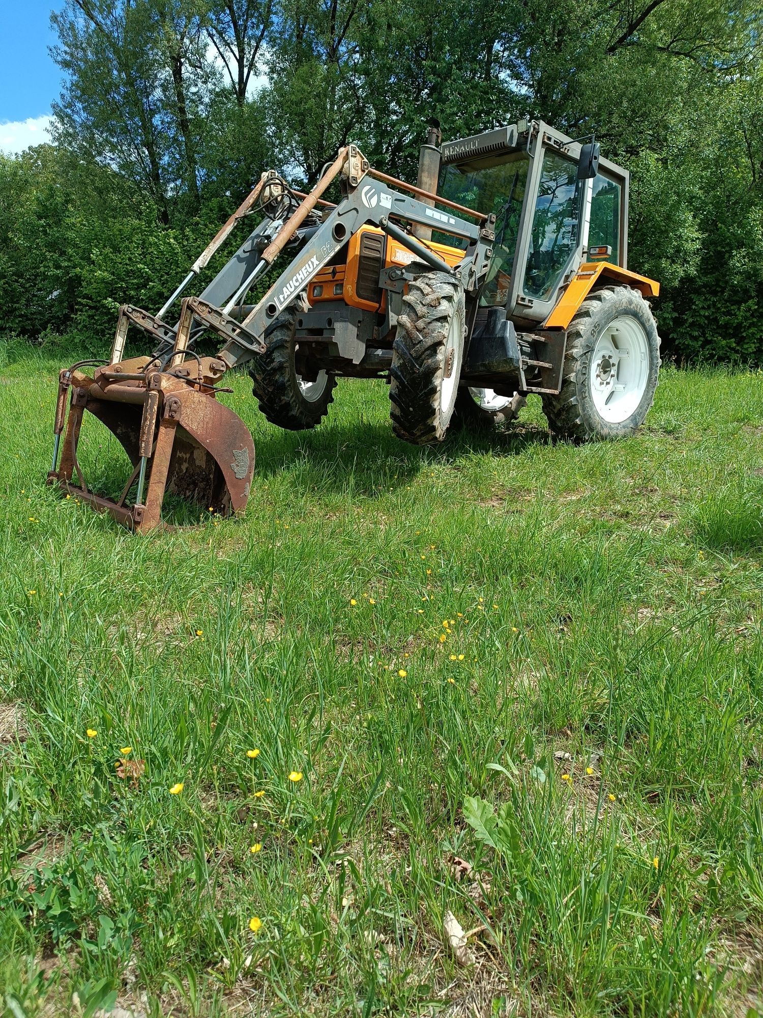 Vând tractor Renault 103.54 4x4 dtc cu încărcător frontal