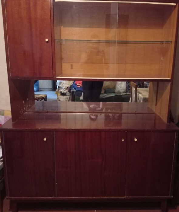 Продаётся шкаф сервант.