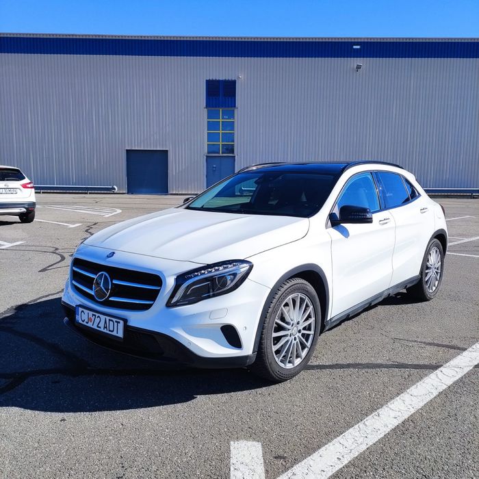 Vand Mercedes GLA 200 benzina.