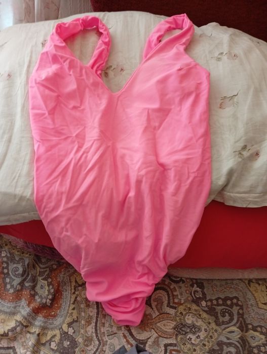 Сплошной новый купальник