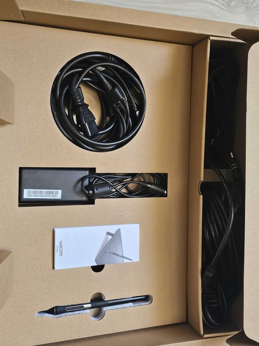 Tableta Grafica Noua Wacom Cintiq 16" FHD DTK-1660