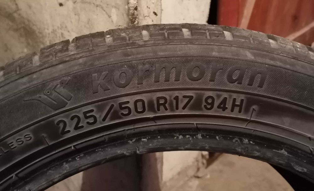 Продавам 2 броя зимни гуми 225.50.17 на 1 сезон дот 2021 Kormoran