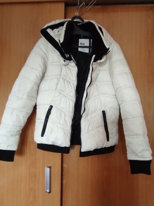 Женские фирменные куртки.