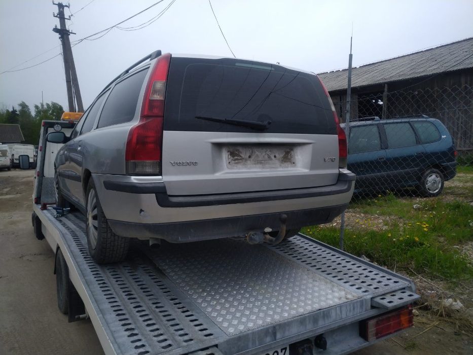 бампер, крышка V70, V40  на Вольво V40, V70  в наличии