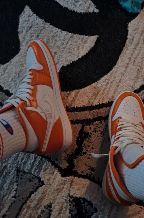 Air Jordan mid SE electro orange mărimea 43