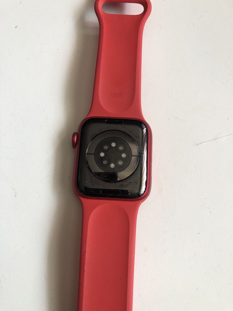 Apple Watch 6- в  пефектно състояние