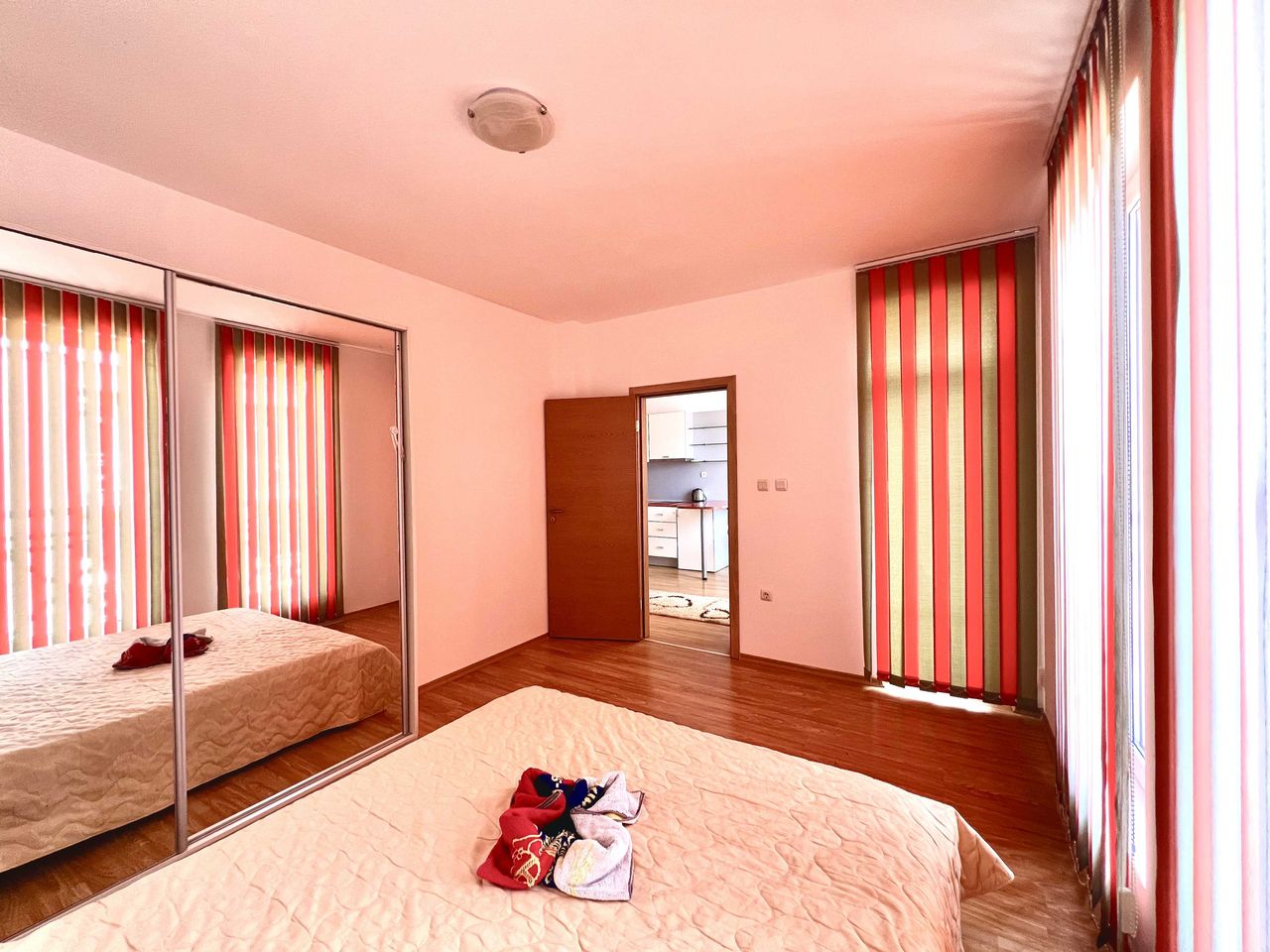 Продава се Тристаен апартамент в к.к. Слънчев бряг - 69 кв.м за 812 €/кв.м - Снимка #5