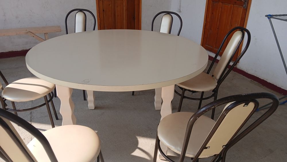 Кухоный стол 130см/130см