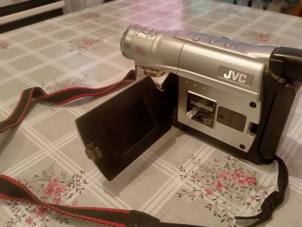Продам видео камеру JVC