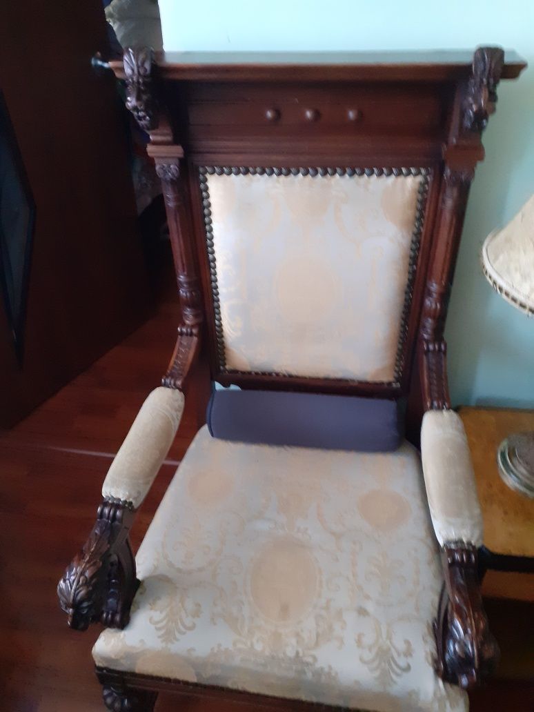 Кресло в рыцарском стиле XIX век Франция