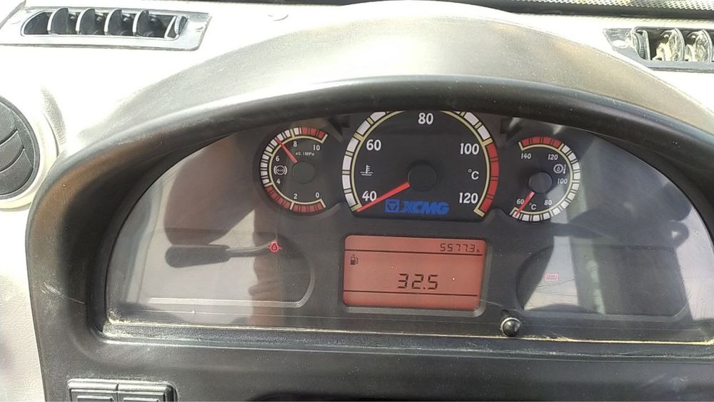 Погрузчик 2,1 кублик срочна сотилади