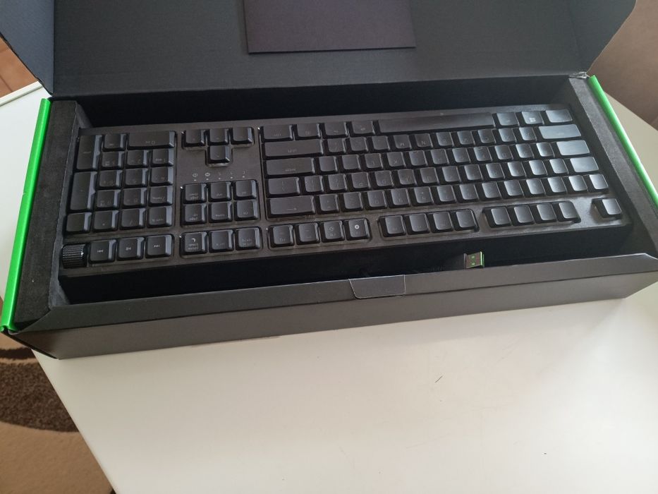 Tastatura RAZER folosită 2 luni