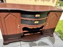 ⸻  Bufet vintage cu personalitate –Régi tálalókomód