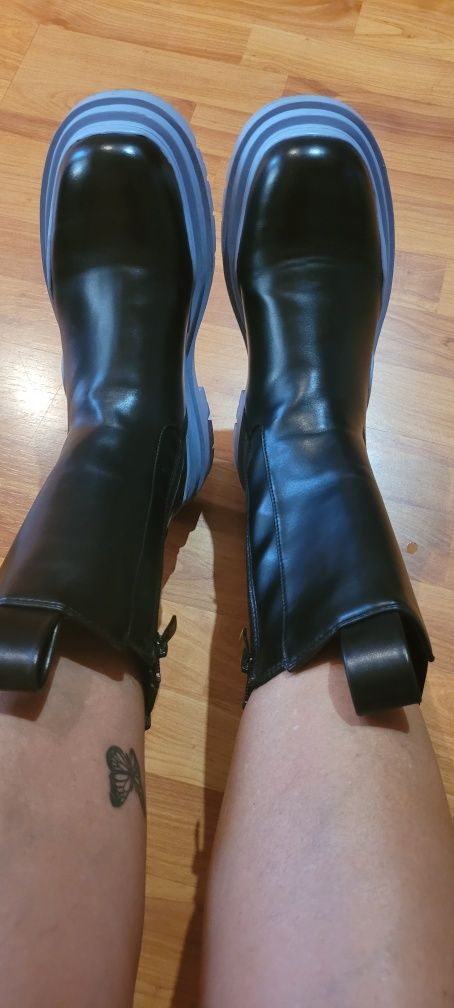 Модерни дамски боти