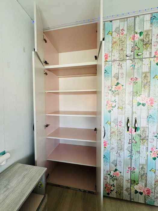 Гардероб, бюро и нощно шкафче