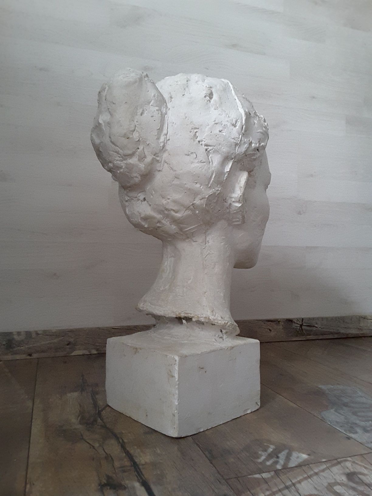 Sculptura bust damă