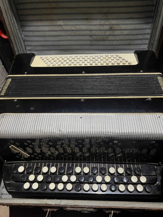 Продам баян Восток