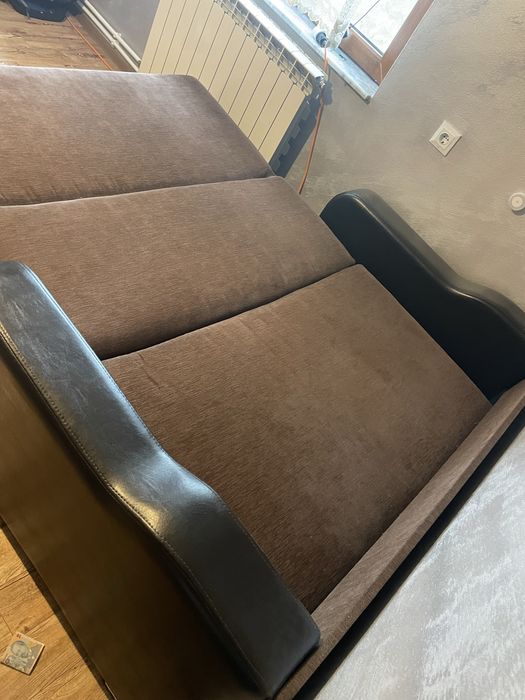 Canapea extensibila / margini piele / perni incluse