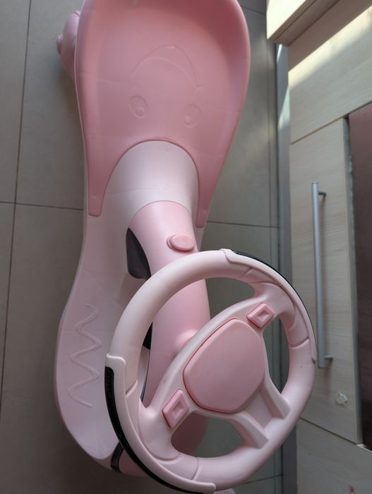 Mașinuță fara pedale cu lumini și sunete