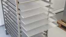 Carucior nou si 20 tavi perforate 58x78 cm patiserie