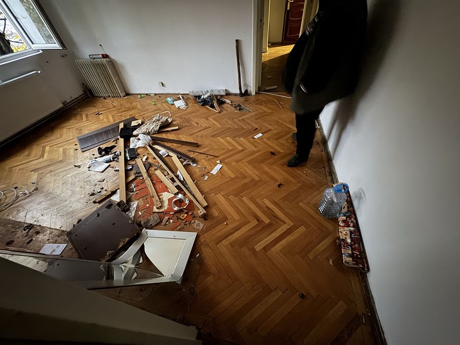 Donez parchet vechi, mobila de foc