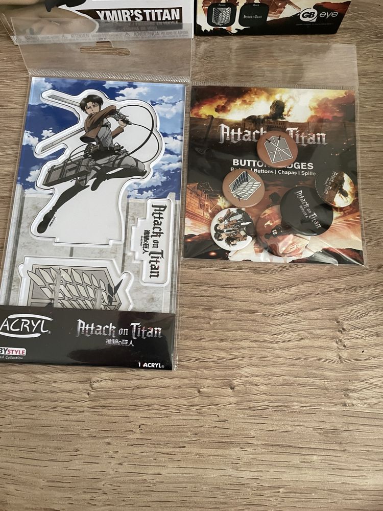 Фигурки на Ymir , значки и чаша от анимето Attack on titan