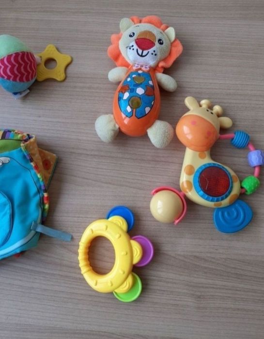 Set jucării 6 zornaitoare bebe fisher price impecabile
