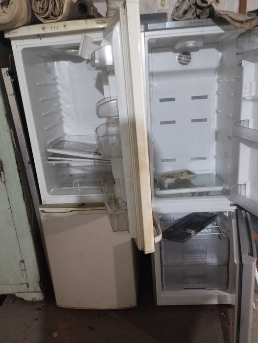 продам два холодильника