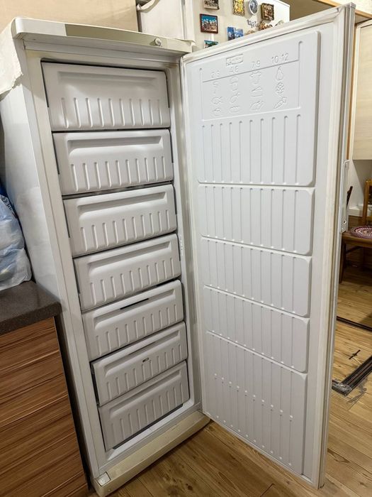 Продается Морозильник INDESIT