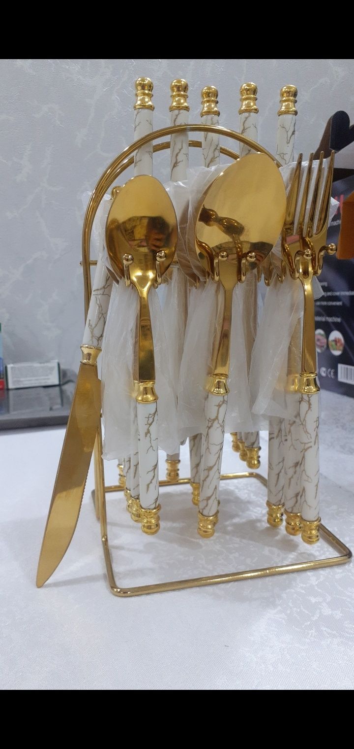 Столовые приборы