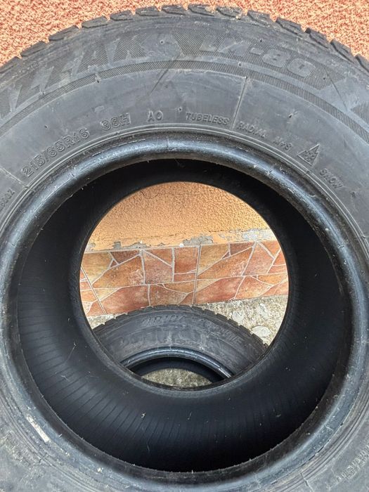 Vând cauciucuri bridgestone