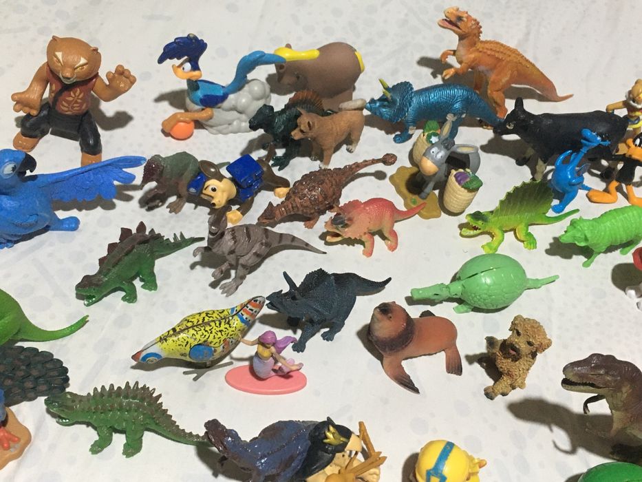 Почти цял Чувал Играчки Фигурки и Разни