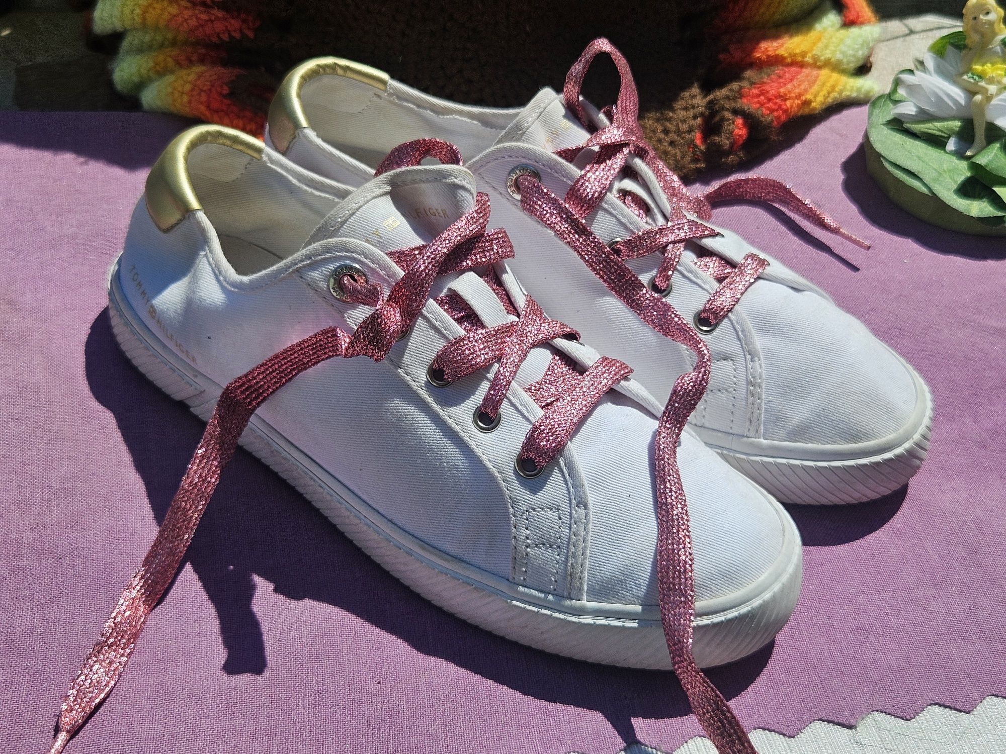 Tommy Hilfiger оригинални бели кецове N39