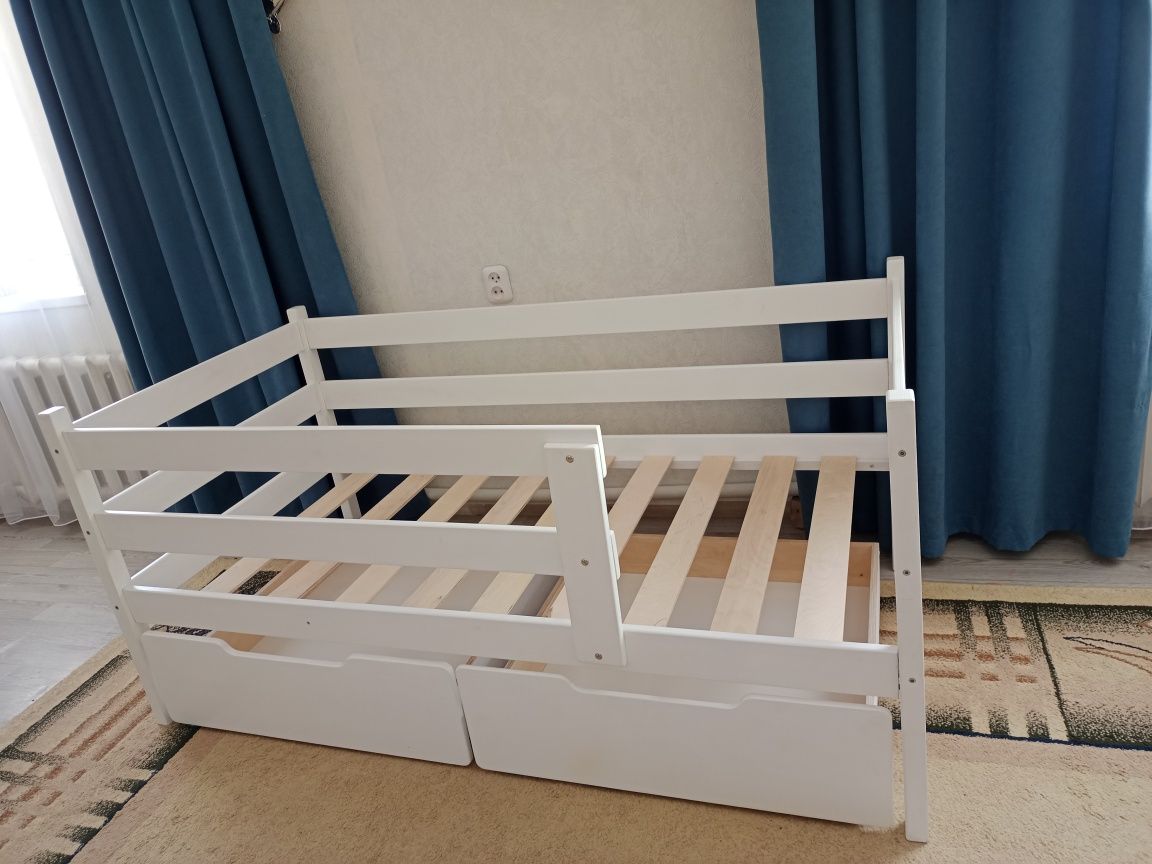 Продам новую детскую кровать из дерева