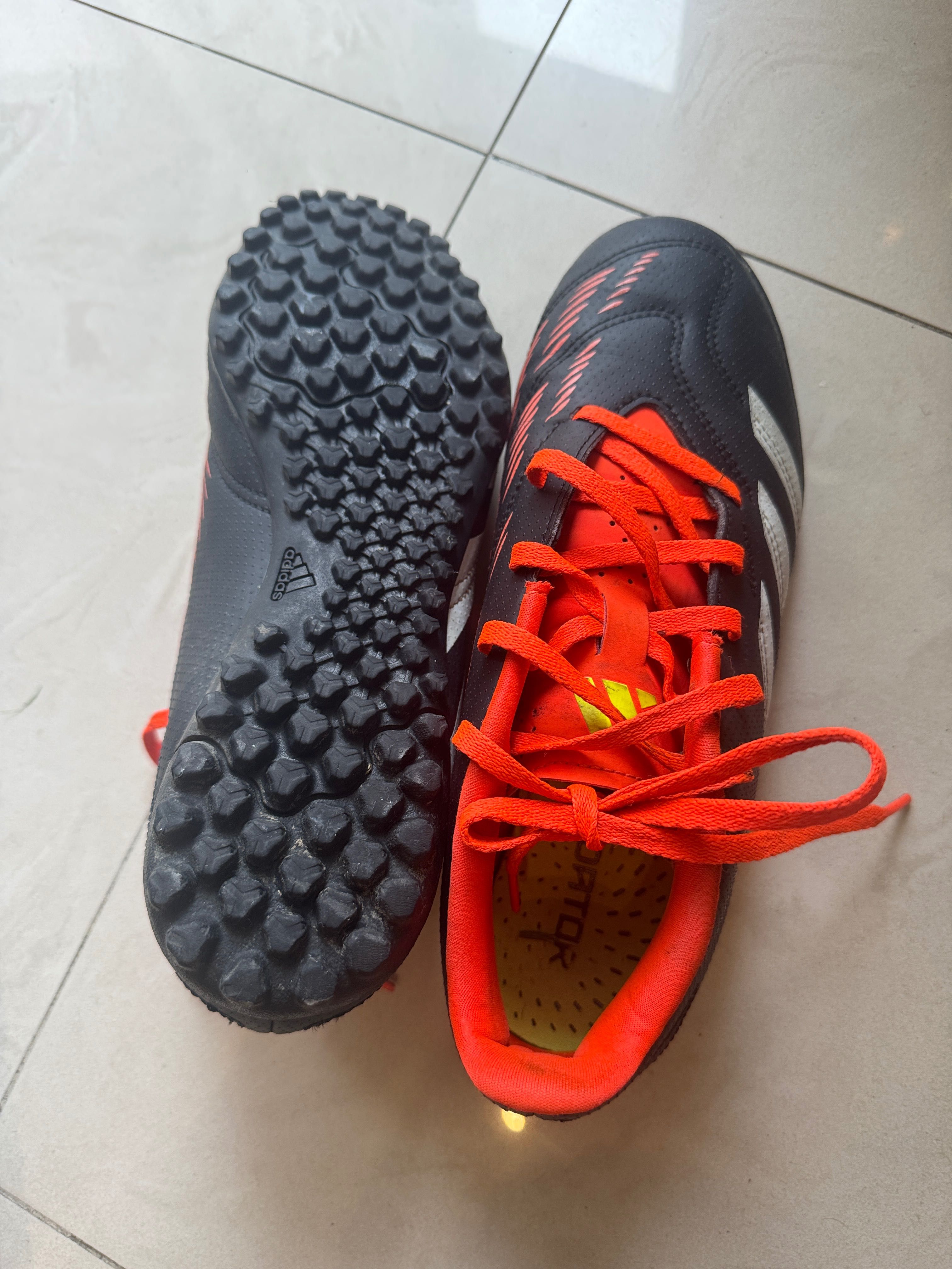 Стоножки Adidas Predator - цвят черен