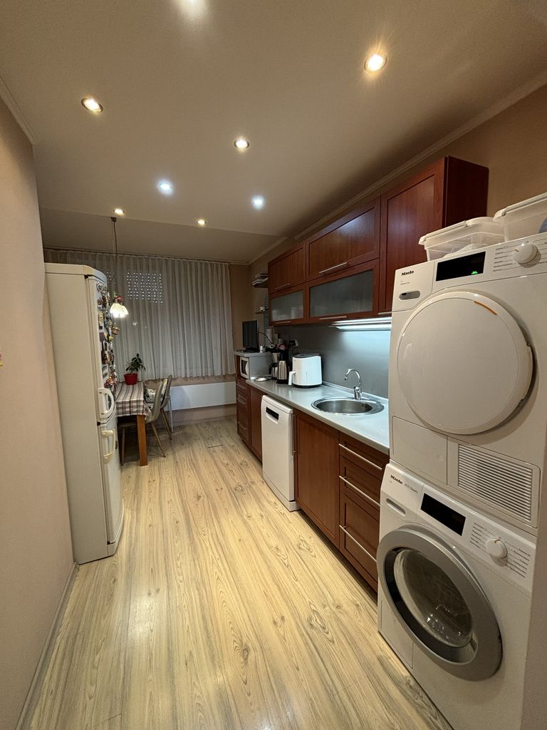 Продава се Тристаен апартамент в София, НПЗ Хаджи Димитър - 100 кв.м за 940 €/кв.м - Снимка #2